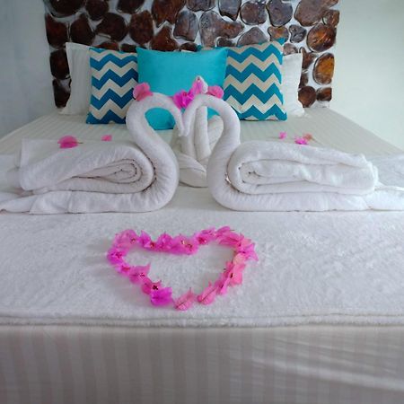 Blue Coral Homestay Karimunjawa Ngoại thất bức ảnh