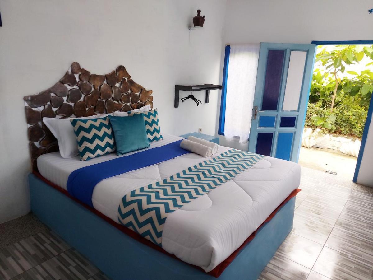 Blue Coral Homestay Karimunjawa Ngoại thất bức ảnh