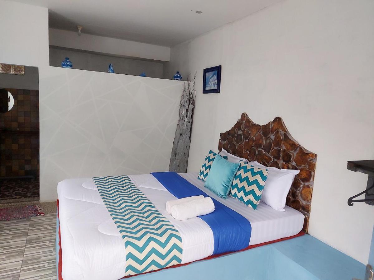 Blue Coral Homestay Karimunjawa Ngoại thất bức ảnh