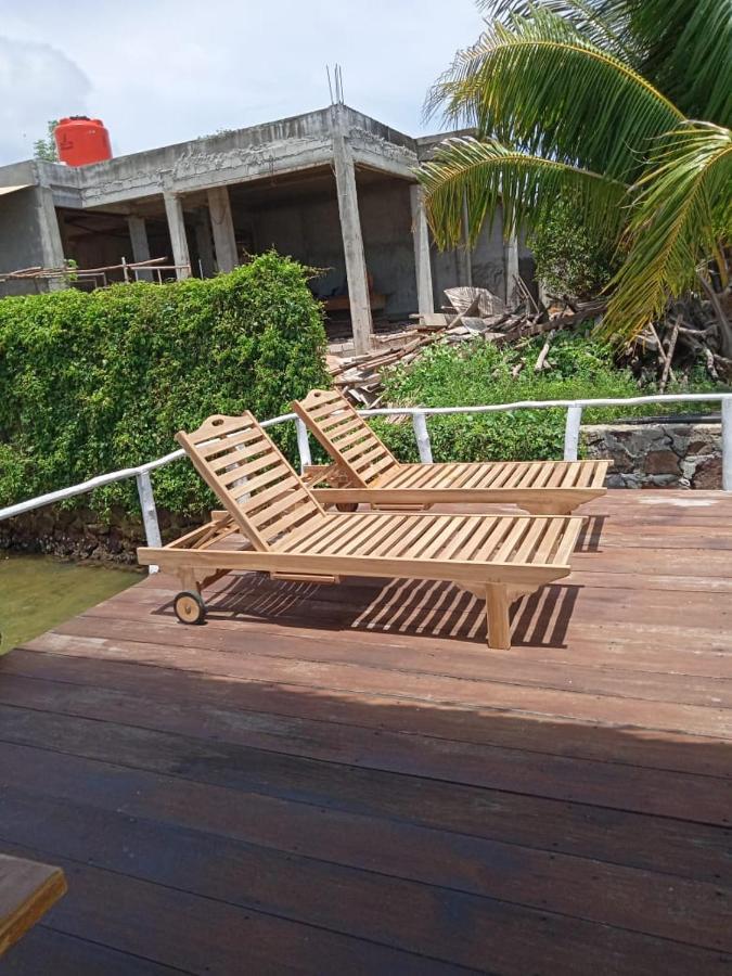 Blue Coral Homestay Karimunjawa Ngoại thất bức ảnh