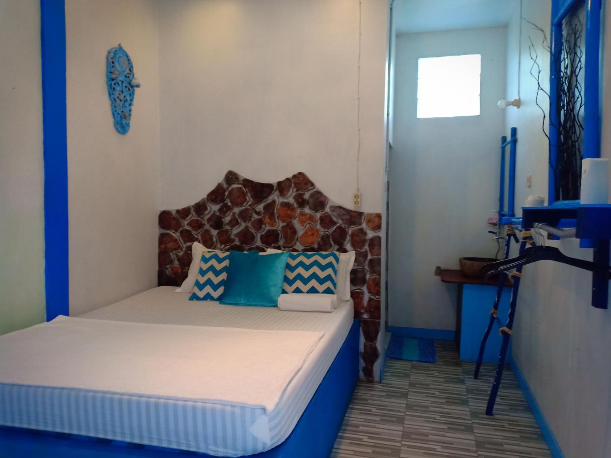 Blue Coral Homestay Karimunjawa Ngoại thất bức ảnh