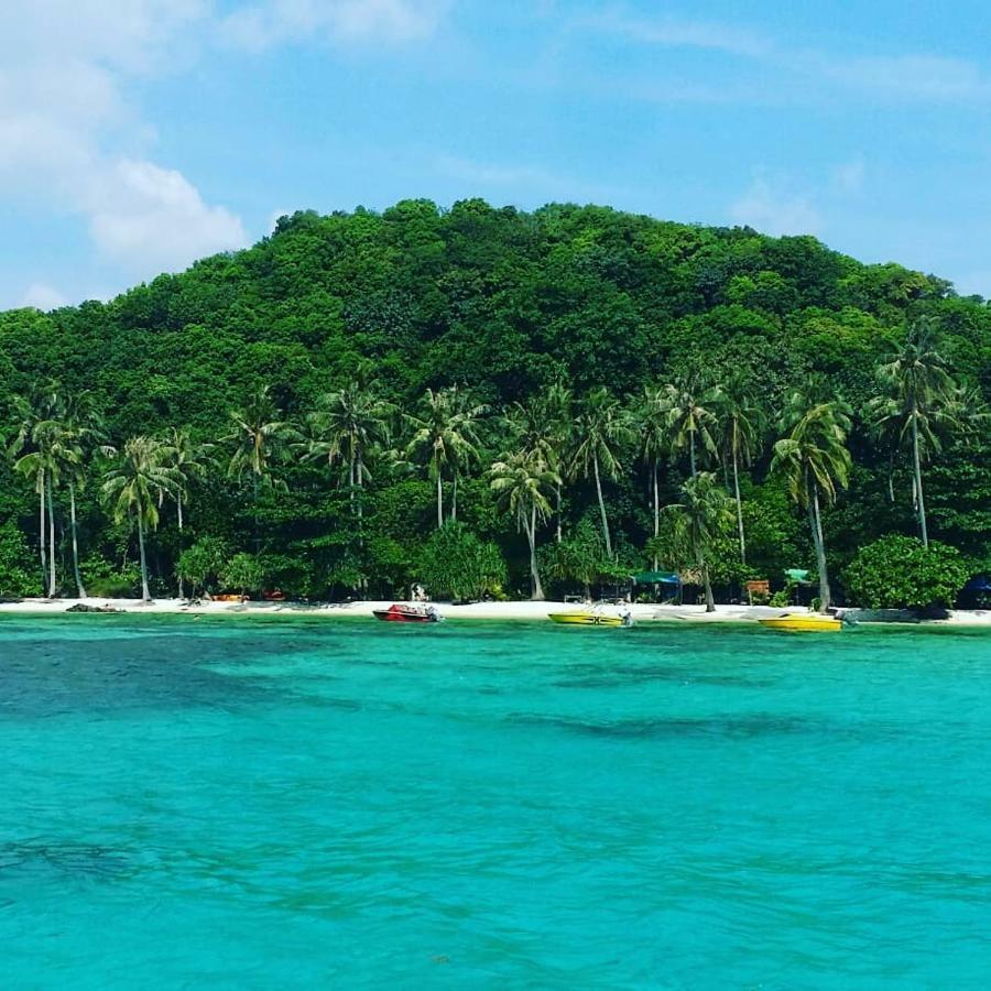 Blue Coral Homestay Karimunjawa Ngoại thất bức ảnh