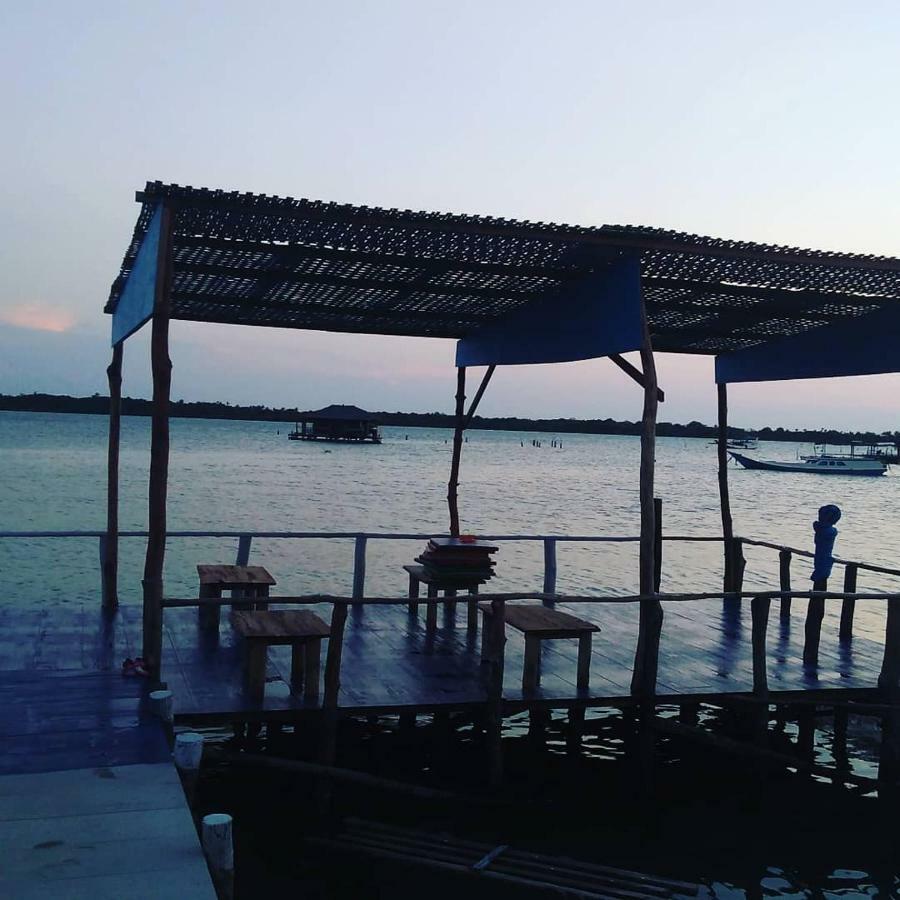 Blue Coral Homestay Karimunjawa Ngoại thất bức ảnh