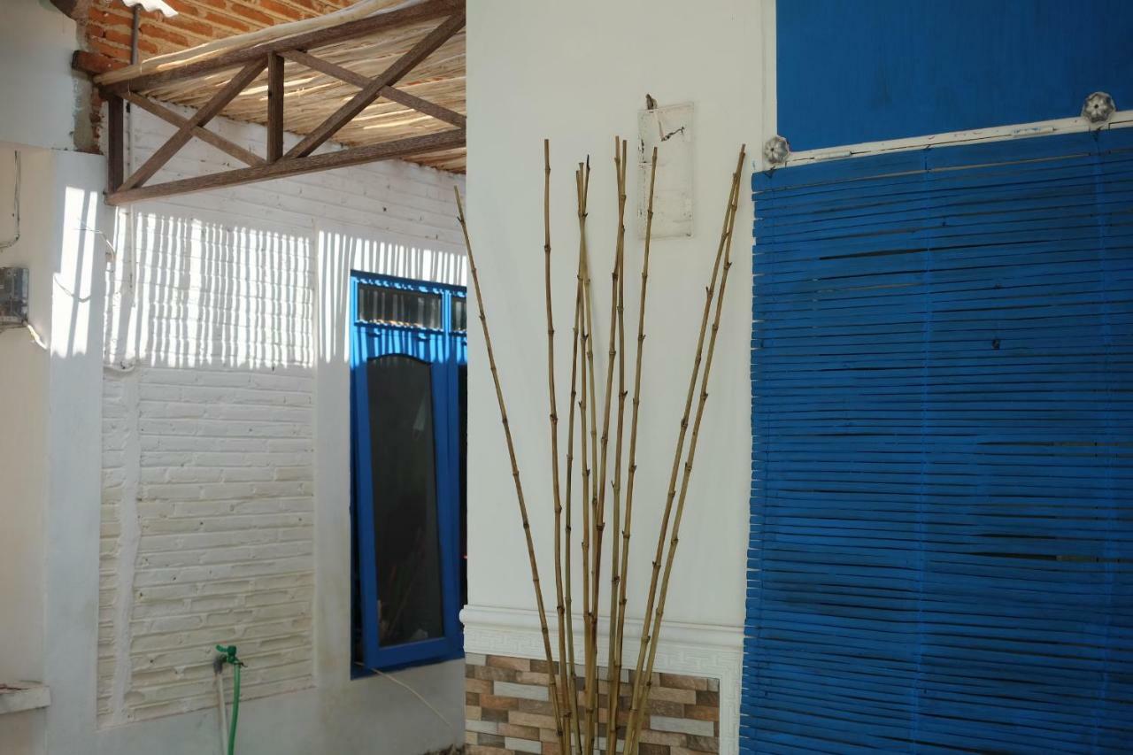 Blue Coral Homestay Karimunjawa Ngoại thất bức ảnh