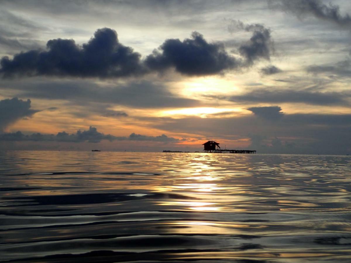 Blue Coral Homestay Karimunjawa Ngoại thất bức ảnh