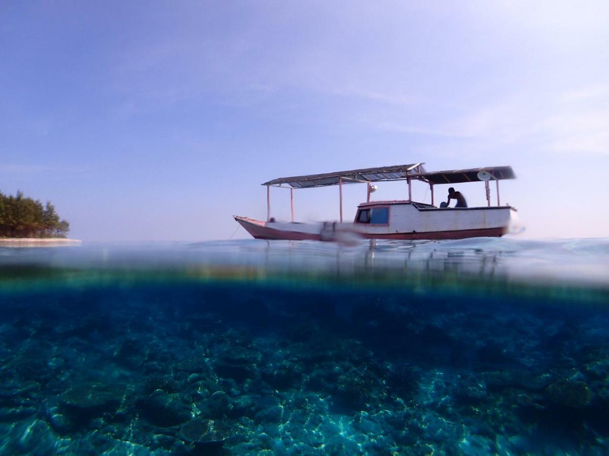Blue Coral Homestay Karimunjawa Ngoại thất bức ảnh