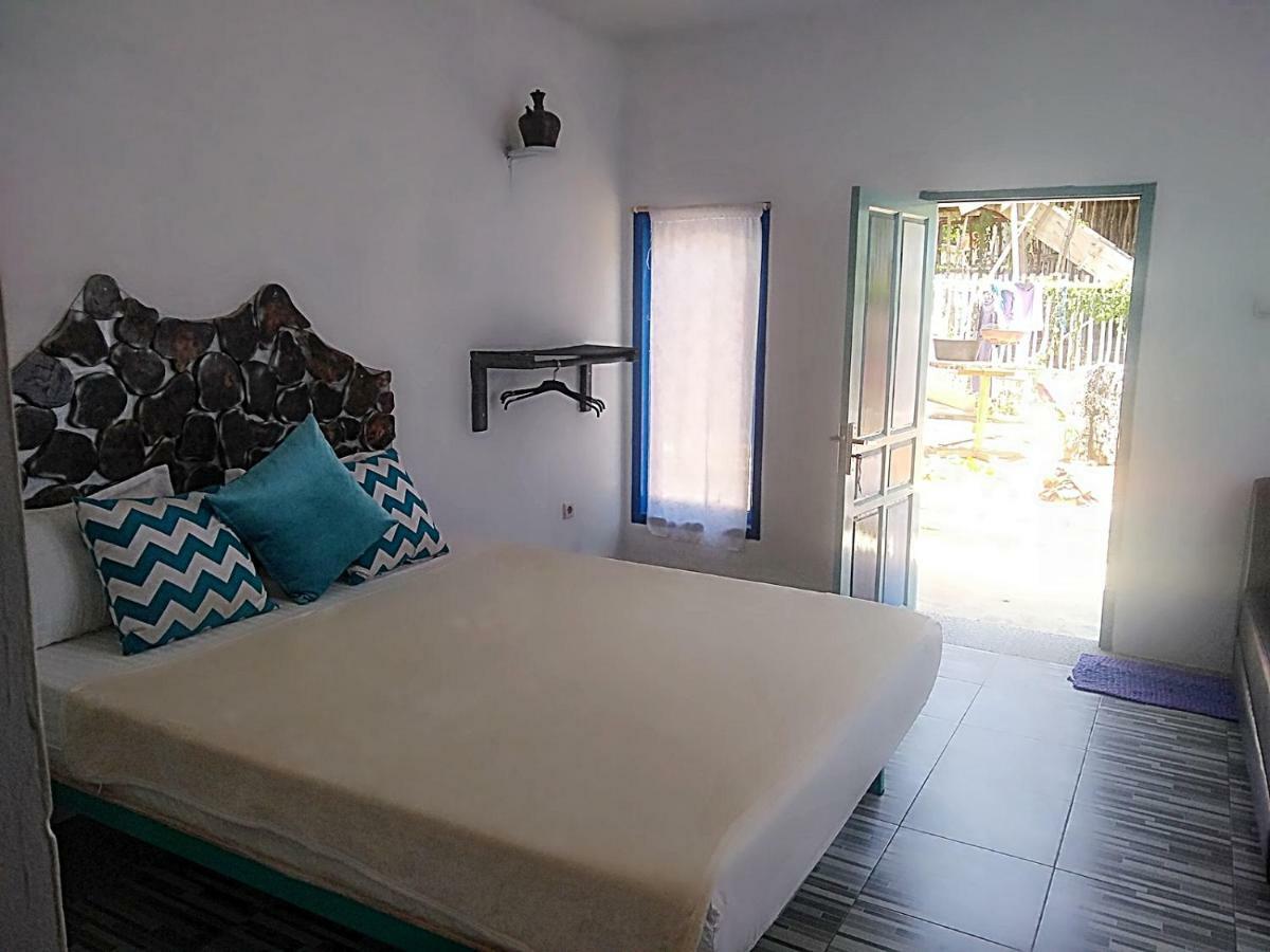 Blue Coral Homestay Karimunjawa Ngoại thất bức ảnh